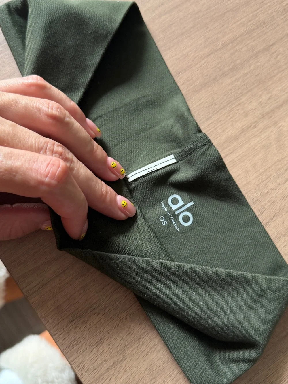 ALO Yoga women’s Dark Olive Performance Headband